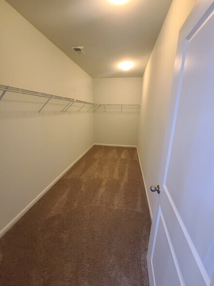 Building Photo - 1013 Manassas Dr