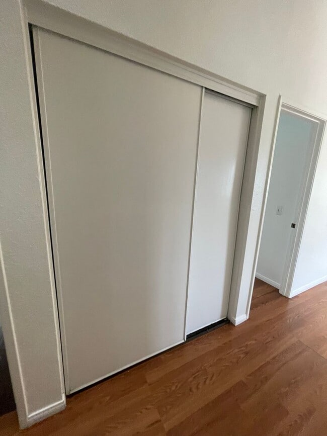 Building Photo - Charming Home in Hesperia- HOA Community- 3 Bedrooms, 2 Bathrooms, Community Park