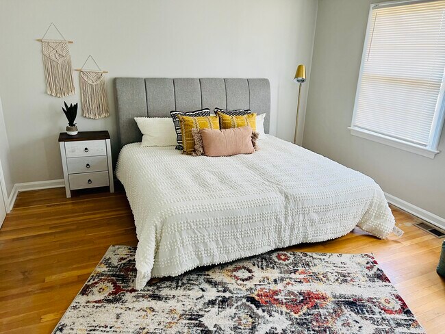 Building Photo - 2 Bainbridge Ave