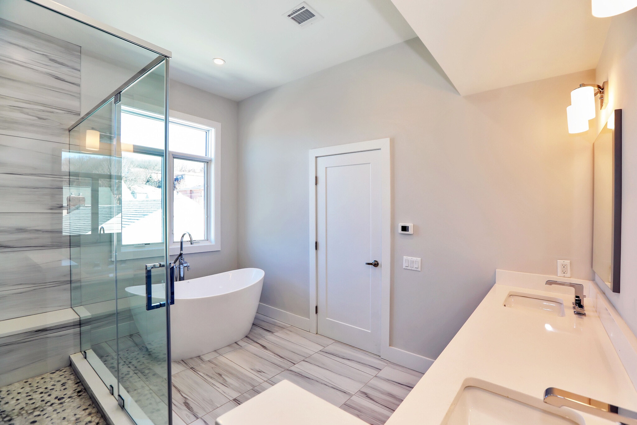 Building Photo - 463 Roff Ave