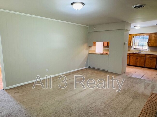 Building Photo - 3253 Windwood Dr