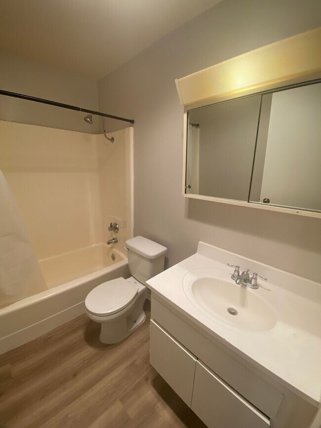 Building Photo - 2638 Phipps Ave