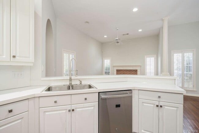 Building Photo - 7384 Pinnacle Point