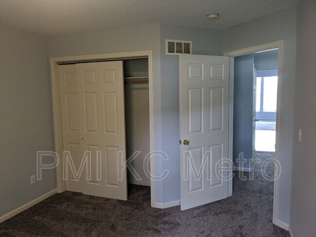 Building Photo - 16008 E T C Lea Rd