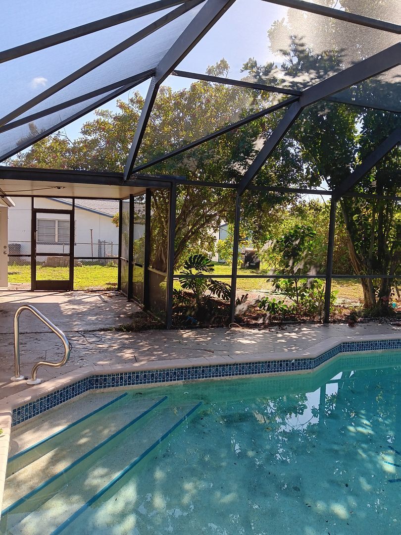 Building Photo - 3/2 Pool home available NOW