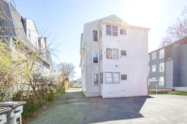 Building Photo - 2 Bedroom 1st FL Rental
