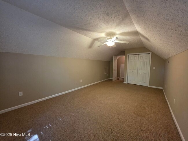 Building Photo - 345 Farina Dr