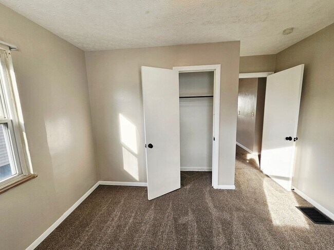 Building Photo - Move-In Ready 3BR/1BA Home w/ 2-Car Garage | Recently Updated