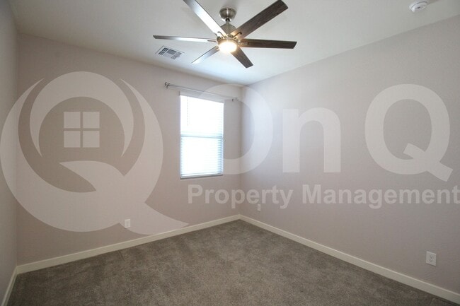 Building Photo - 678 N Bay Dr