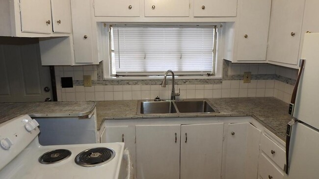 Building Photo - 700 S Hawthorne, #B
