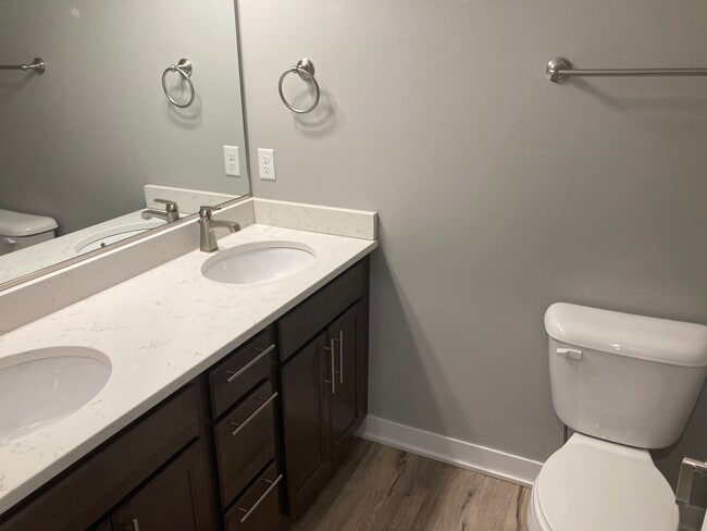 Building Photo - 916-918 9th Street