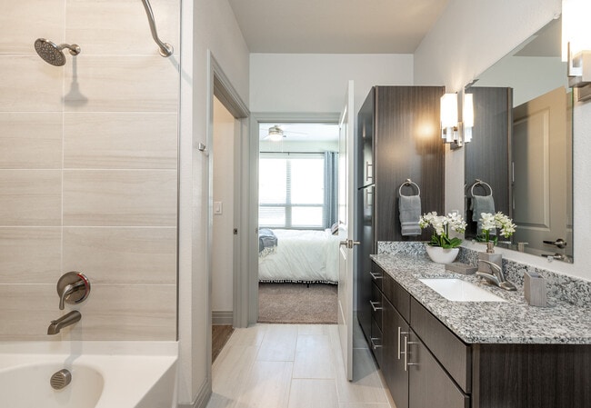 Building Photo - Olympus Hudson Oaks