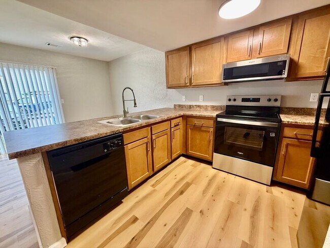 Building Photo - 204 W Wesley Dr