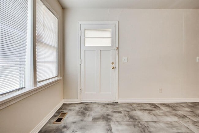 Building Photo - 1742 Carlisle Rd