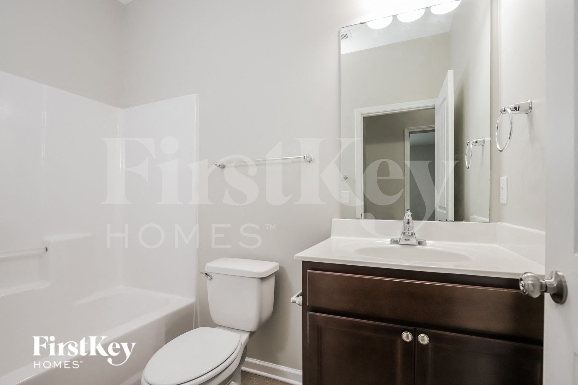 Building Photo - 3505 Panarama Dr