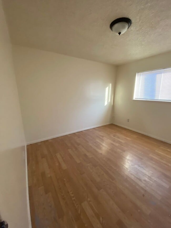 Building Photo - 211 W Camron Ave