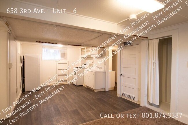 Building Photo - 658 3rd Ave