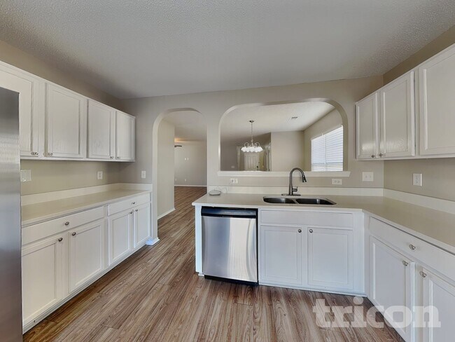 Building Photo - 933 Mailwood Dr