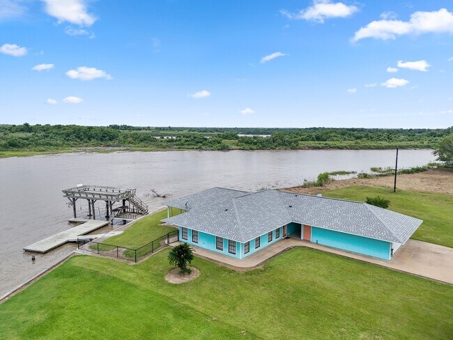 Building Photo - 779 Cr 257