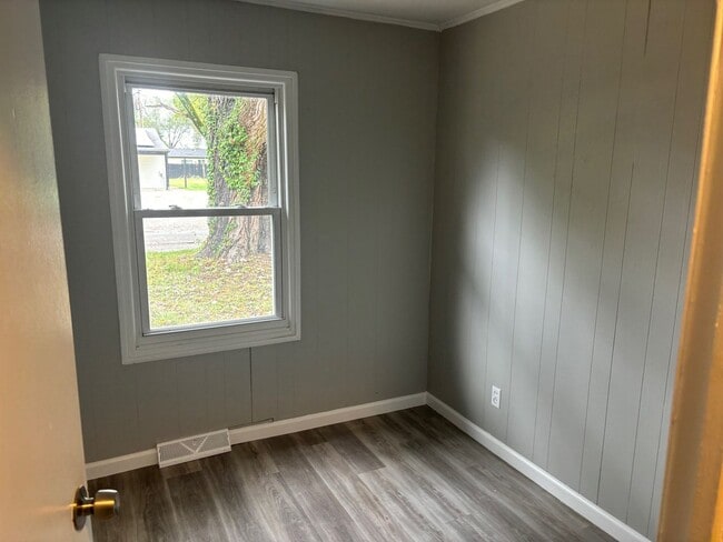 Building Photo - LIMITED TIME**NO APPLICATION FEE**1/2 OFF DEPOSIT**