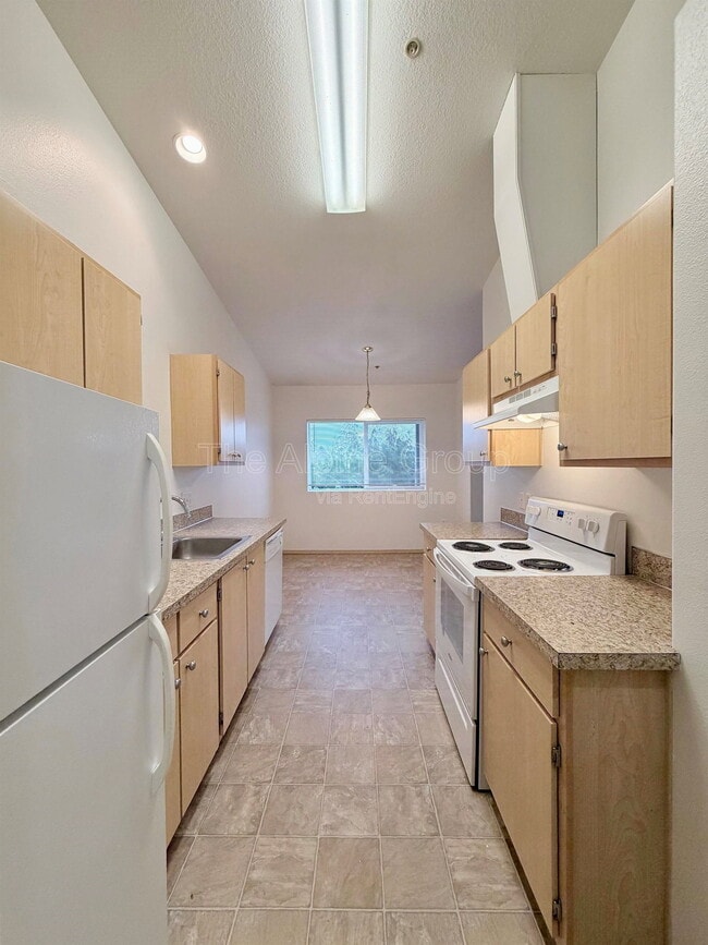Building Photo - 10020 SW 125th Ave