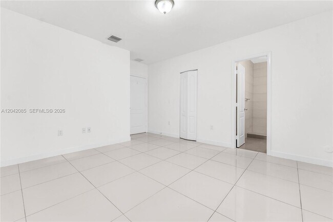 Building Photo - 1029 SW 11th Ave