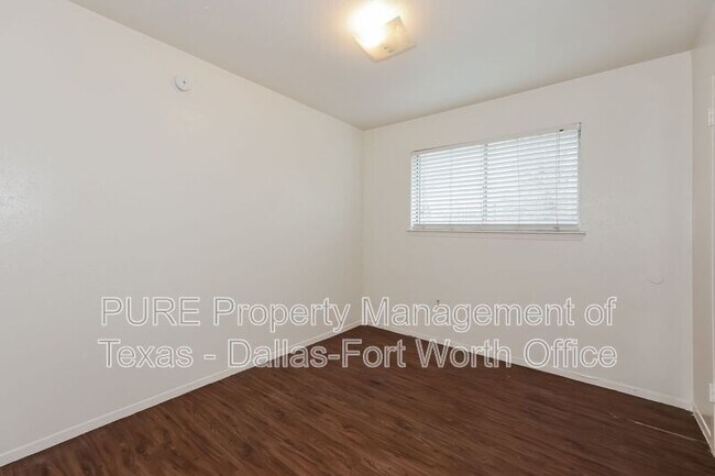 Building Photo - 1811 E Timberview Ln