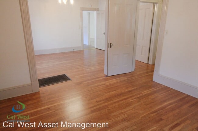 Building Photo - 3 br, 1 bath House - 930 W Taylor St