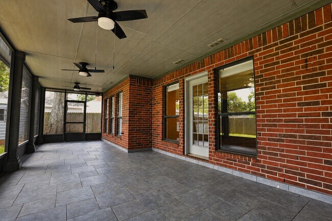 Building Photo - 112 Portulaca St