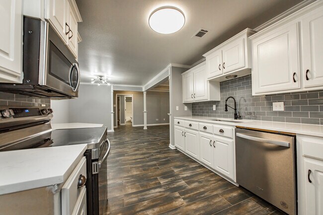 Building Photo - 31 Newcastle Dr