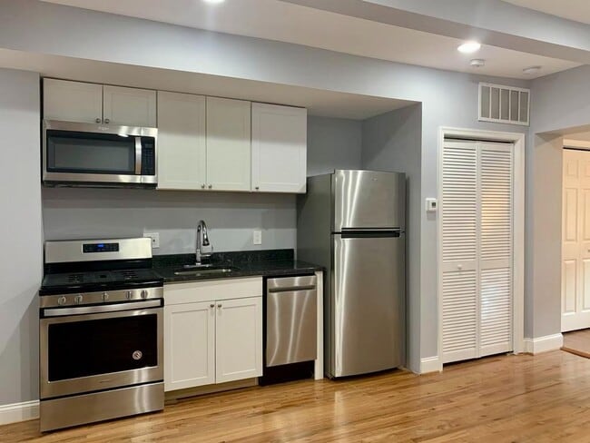 Building Photo - 1141 Owen Pl NE