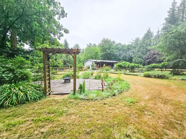 Building Photo - Tranquil Country Living Meets Modern Comfort