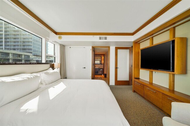 Building Photo - 6801 Collins Ave