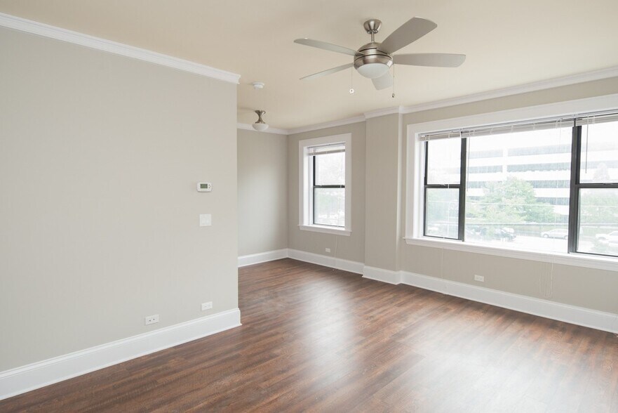Building Photo - 817 W Lakeside Pl