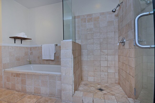 Building Photo - 10633 Chiquita St