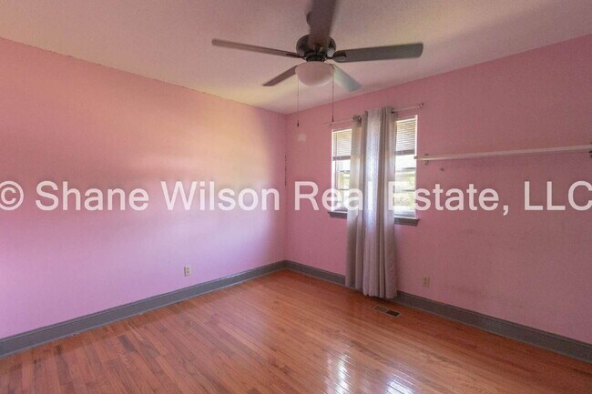 Building Photo - "Charming 4-Bedroom Home in Chattanooga wi...