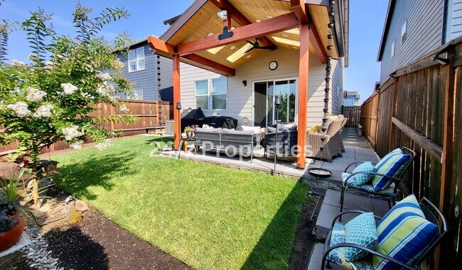 Building Photo - Modern 4 BD | 2.5 BA Home in Woodburn