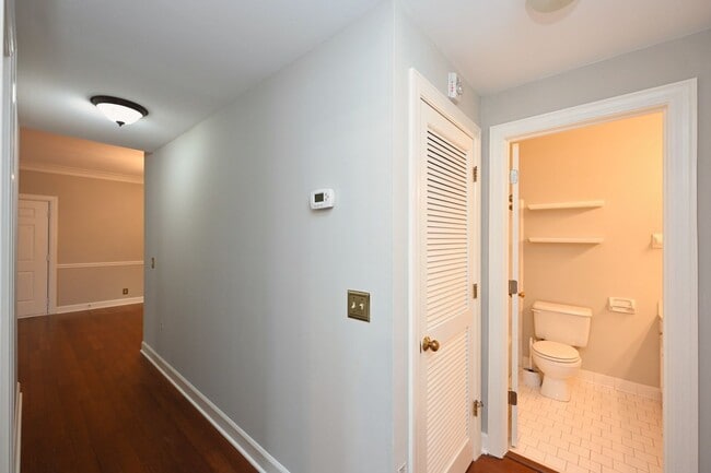 Building Photo - **UPDATED FIRST-FLOOR CONDO IN DESIRABLE P...