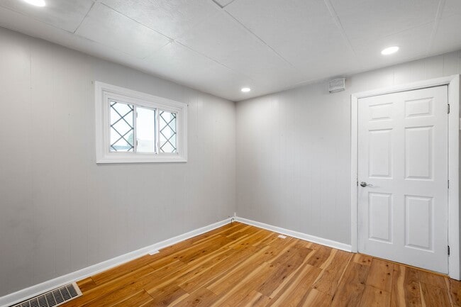 Building Photo - Beautiful 2 bedroom home in Natrona Height...