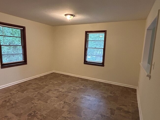 Building Photo - Brick Ranch on Unfinished Basement