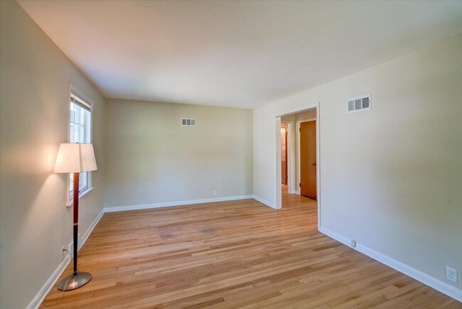 Building Photo - 401 Merrill Crest Dr