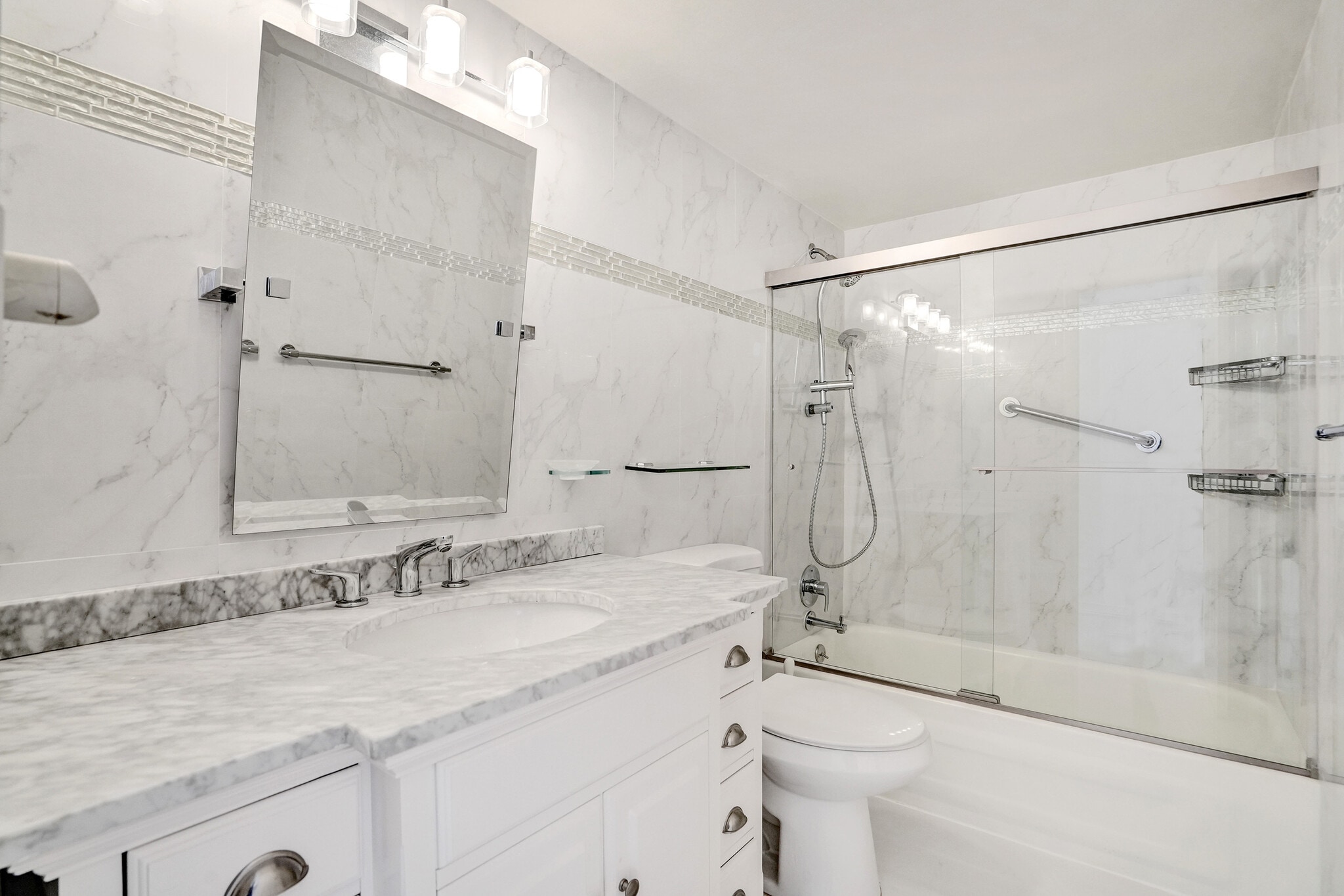 Building Photo - 3113 S Ocean Dr