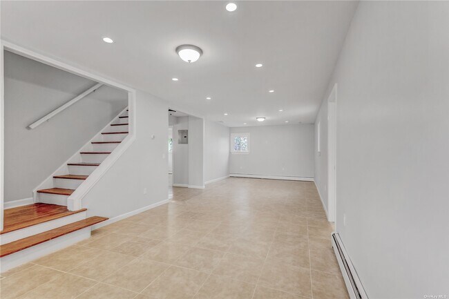 Building Photo - 675 S Long Beach Ave