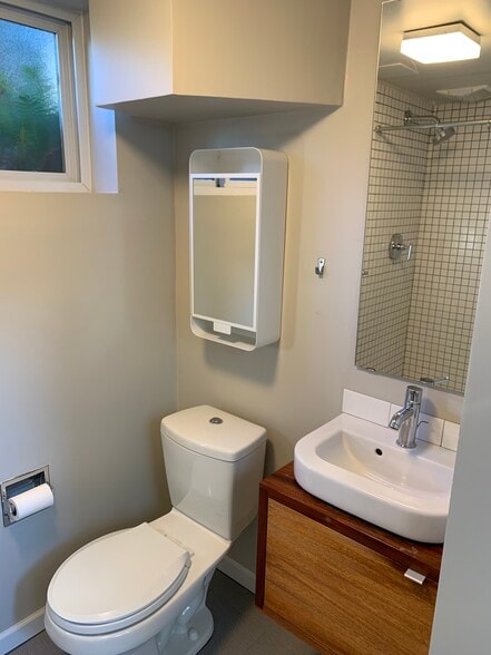 Bath 2 - 1251 SE 47th Ave