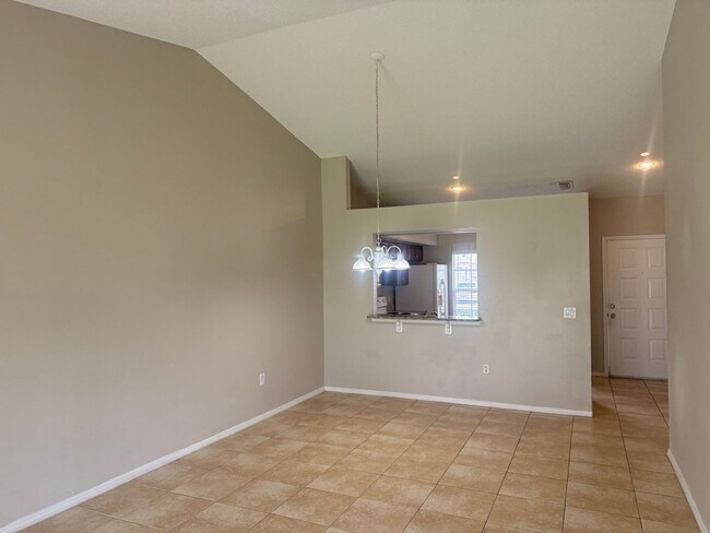 Building Photo - 3/2 Villa Located in Desirable S. Orlando ...