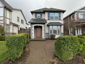 Building Photo - Beautiful 4 Bed, 2.5 Bath Home with Two Car Garage!