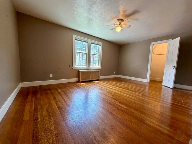 Building Photo - 18 Zenith Dr