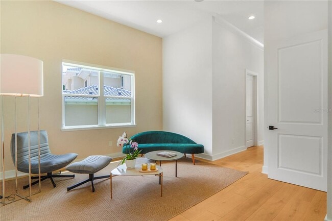 Building Photo - 15023 Pendio Dr
