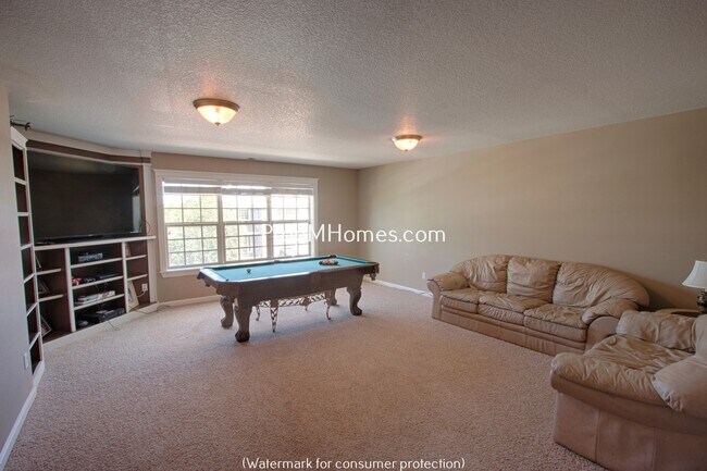 Building Photo - Beautiful Five Bedroom Craftsman Style Home in Molalla!