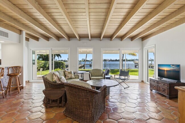 Building Photo - 3208 N Flagler Dr